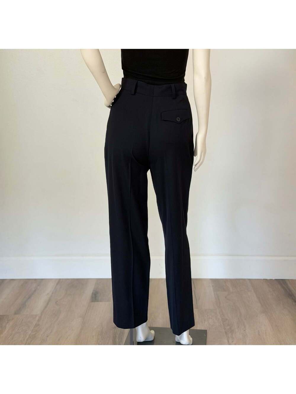 Escada - Picture 6 of 8